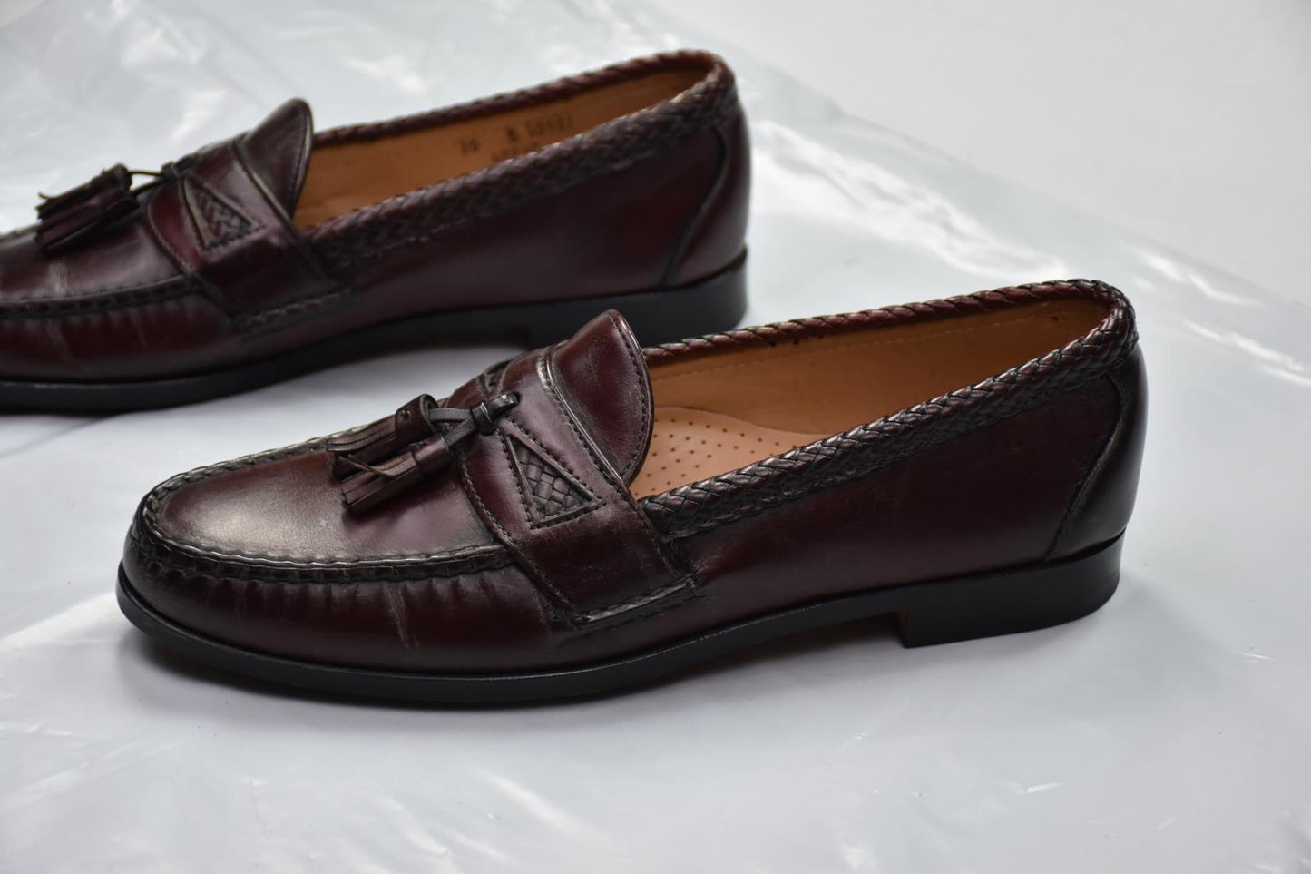 Allen Edmonds Men's 10 B Maxfield Tassel Loafer Leather Upper and Sole Chili