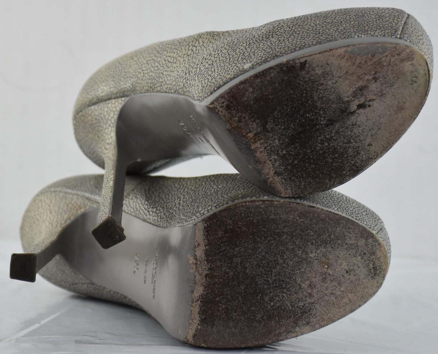 YSL Yves Saint Laurent Textured Leather Tribtoo Platform Pumps Heels 35.5 = 5.5