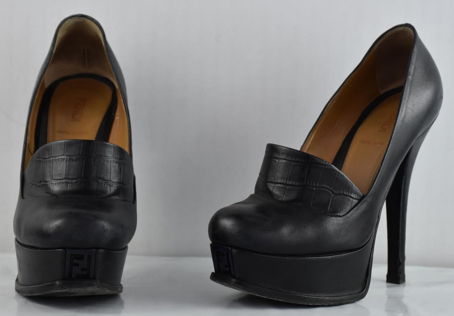 FENDI Women's Logo Leather Platform Pumps Heels Sandals 35.5 = 5.5