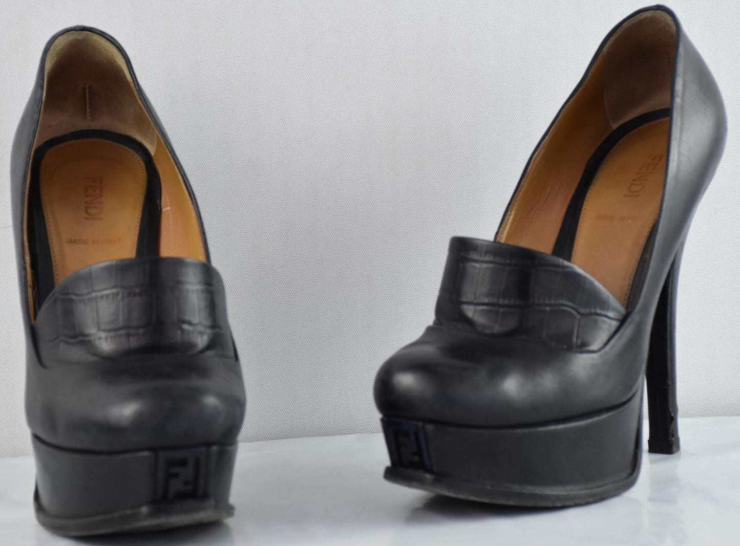 FENDI Women's Logo Leather Platform Pumps Heels Sandals 35.5 = 5.5