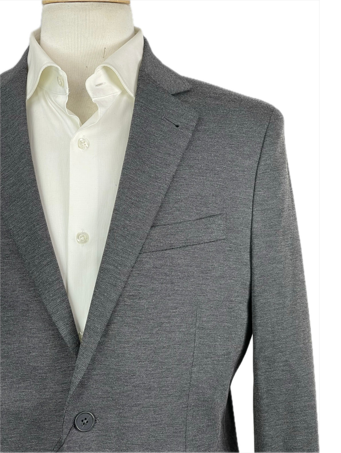 The Men's Store Bloomingdale's 2-BTN Gray Suit Size 44 R New