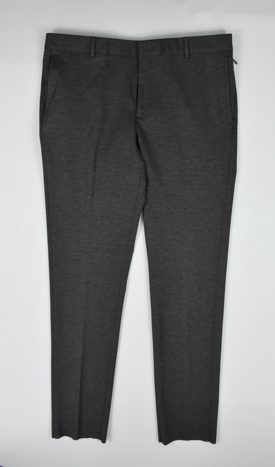 The Men's Store Bloomingdale's 2-BTN Gray Suit Size 44 R New