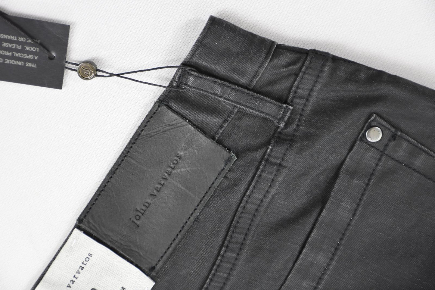 John Varvatos Mens Slim Coated Black Jeans 30   $368 J702Y1 -BZBA